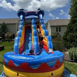 Fun Time Bounces - 17ft slide with water