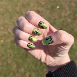 Newark Nails - Halloween nails done by Bee