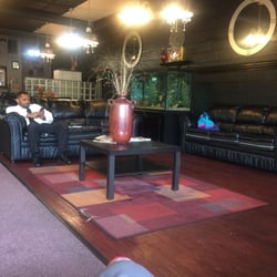 Infiniti Men's Salon - The fish tank is AMAZING!! Beautiful fish!!