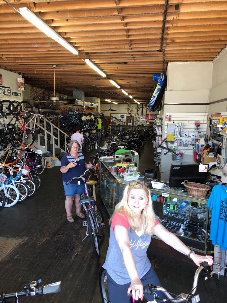 SPOKE’N THINGS Updated August 2024 208 N Summit St, Arkansas City