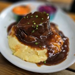 Makars Gourmet Mash Bar - Crown Of Slow Cooked Beef Shoulder With A Rich Horseradish Infused Gravy
