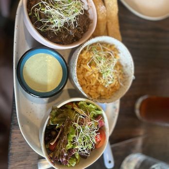 Parche - Short rib sandwich so flavorful yuka salad and rice - Colombian Near Me - Oakland, California Parche - Short rib sandwich so flavorful yuka salad and rice - Colombian Near Me - Oakland, California