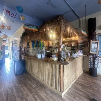 Makani's Magic Pineapple Shack - Inside - Juice Bars & Smoothies Near Me - Hilo, Hawaii