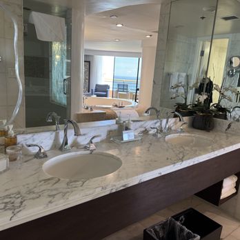 The Cliffs Hotel and Spa - Double sinks - Hotels Near Me - Pismo Beach, California The Cliffs Hotel and Spa - Double sinks - Hotels Near Me - Pismo Beach, California