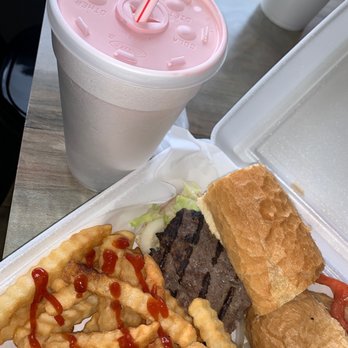 Leo’s Chicago Grill - Sirloin steak sandwich dinner, strawberry shake - Fast Food Near Me - Gurnee, Illinois