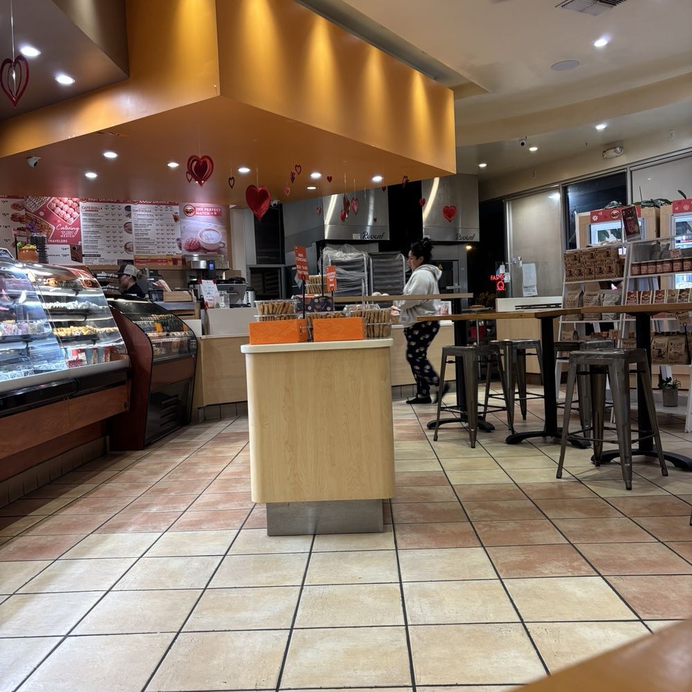 La Monarca Bakery & Cafe - Bakeries Near Me - Commerce, California