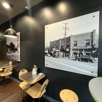 Kirkwood Kravingz - Seating area - Burgers Near Me - Atlanta, Georgia Kirkwood Kravingz - Seating area - Burgers Near Me - Atlanta, Georgia