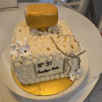 Kakes By Kwaira - Vanilla and Red Velvet with cream cheese icing!! - Custom Cakes Near Me Kakes By Kwaira - Vanilla and Red Velvet with cream cheese icing!! - Custom Cakes Near Me