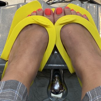 312 Nails & Spa - Neon Peach - Nail Salons Near Me - Chicago, Illinois