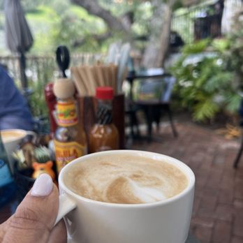 Cafe on 27 - Cafe Latte - Breakfast & Brunch Near Me - Topanga, California
