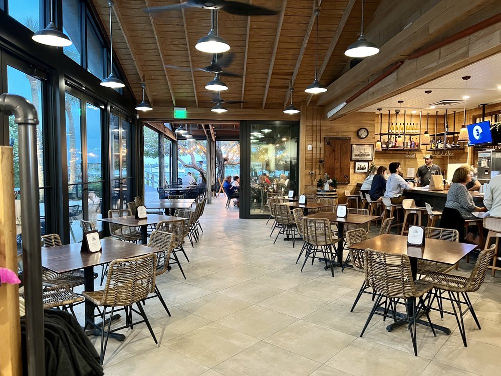 Mar Vista Dockside Restaurant & Pub