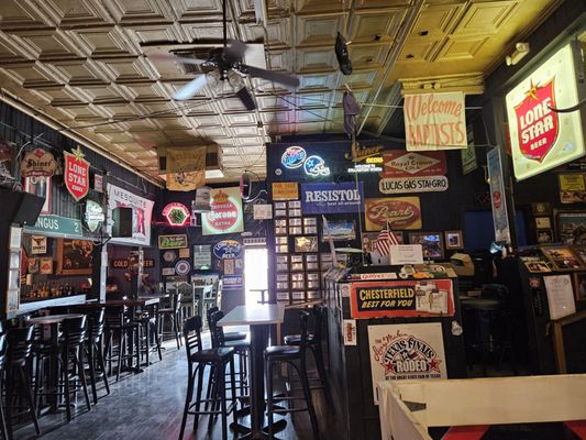 Lil' Red's Longhorn Saloon by null