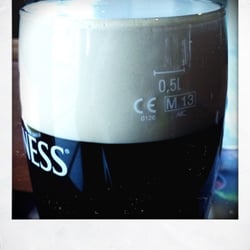 Stags Head - Leider entspricht das Guinness nicht meinen Erwartungen. Unterfüllt, dafür leicht säuerlich...