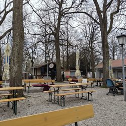 Biergarten Schloss Lustheim - Bis Mitte April Ausschank an der Alm