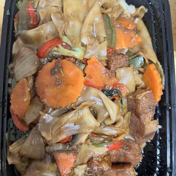 Aroy Thai Garden - Drunken Noodle - Thai Near Me - Middletown, Connecticut