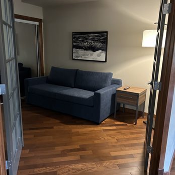 Stoneridge Mountain Resort - Bedroom hid a bed - Hotels Near Me - Canmore, Alberta