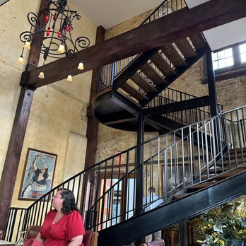 Vincent Chiccos - Interior - Italian Near Me - Charleston, South Carolina Vincent Chiccos - Interior - Italian Near Me - Charleston, South Carolina