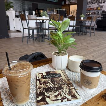DoNo Cafe - Iced Sandcastle Coffee & Hot Cappuccino - Cafes Near Me - Hartford, Connecticut