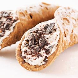 Razzos Family Pizzeria - Cannoli - YUM!