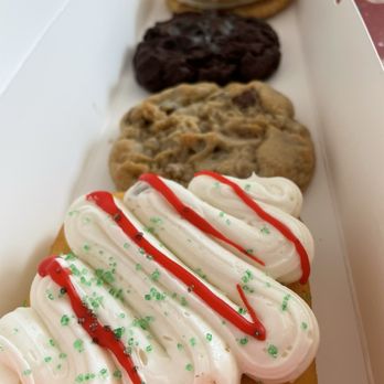 Crumbl - Cerritos - Bakeries Near Me - Cerritos, California Crumbl - Cerritos - Bakeries Near Me - Cerritos, California