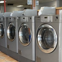 3/7 machines work in this picture. It's the $3.00 machines. 3/7 machines work in this picture. It's the $3.00 machines.