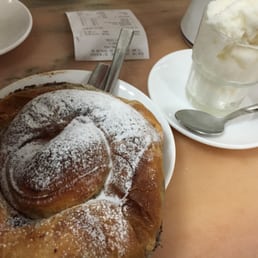 Ensaïmada and cava ice cream