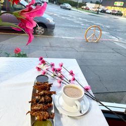 Mount Everest Restaurant - Chai/veg pakora