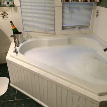Captain Freeman Inn - Tub - Hotels Near Me - Brewster, Massachusetts