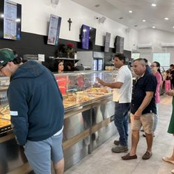 Lavita Bistro - Patrons coming in!
