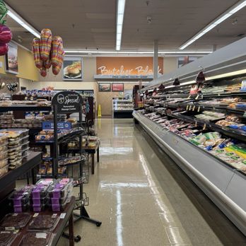 Vons - Uncluttered aisle - Grocery Near Me - Studio City, California Vons - Uncluttered aisle - Grocery Near Me - Studio City, California