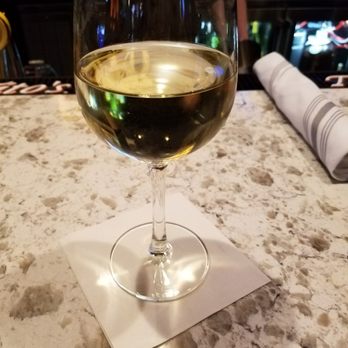 B-Town Kitchen & Raw Bar - 14 hands chardonnay - Live/Raw Food Near Me - Bellingham, Washington B-Town Kitchen & Raw Bar - 14 hands chardonnay - Live/Raw Food Near Me - Bellingham, Washington
