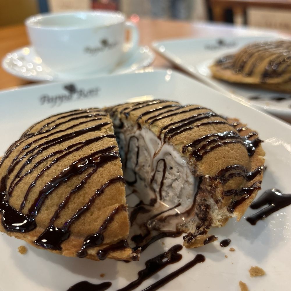 Oreo Bun & Chocolate in Chocolate Bun Oreo Bun & Chocolate in Chocolate Bun