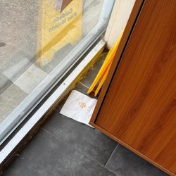 Yifang Taiwan Fruit Tea -Plano - Dirty napkin on floor