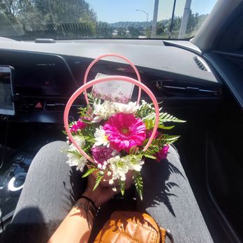 Stanford Blooms - A bouquet of flowers . - Florists Near Me - Palo Alto, California Stanford Blooms - A bouquet of flowers . - Florists Near Me - Palo Alto, California