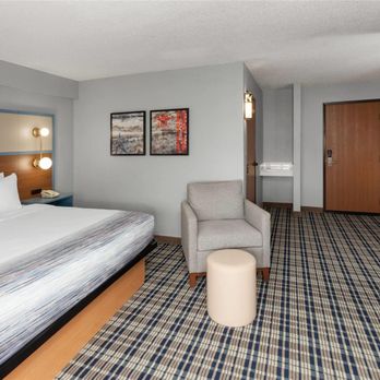 AmericInn by Wyndham Appleton - Guest room - Hotels Near Me - Appleton, Wisconsin AmericInn by Wyndham Appleton - Guest room - Hotels Near Me - Appleton, Wisconsin