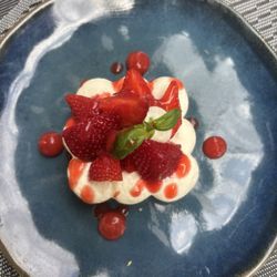 La Rumeur - Strawberry pistachio chantilly