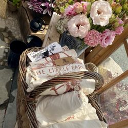 The Little Farm on Olga Road - Flowers & apparel at the farm stand