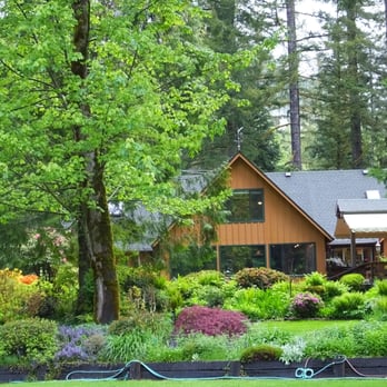 Eagle Rock Lodge - view of the lodge from the river - Bed & Breakfast Near Me - Vida, Oregon