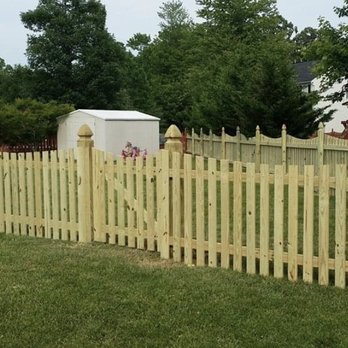 King Fence - Scalloped top wood picket fence - Fences & Gates Near Me King Fence - Scalloped top wood picket fence - Fences & Gates Near Me