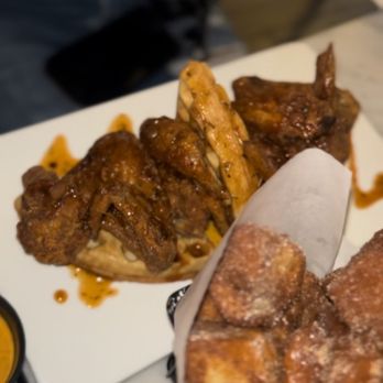 Lucky’s Cocktail Lounge - Waffles & wings and French toast bites - Cocktail Bars Near Me - Brooklyn, New York