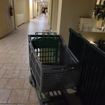 Royal Sands Resort - Ghetto shopping cart in the hall. - Hotels Near Me - Cancún, ROO Royal Sands Resort - Ghetto shopping cart in the hall. - Hotels Near Me - Cancún, ROO