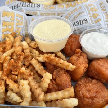 P.J. Whelihan's Pub + Restaurant - Cherry Hill - Boneless Wings and Famous Fries - Sports Bars Near Me - Cherry Hill, New Jersey