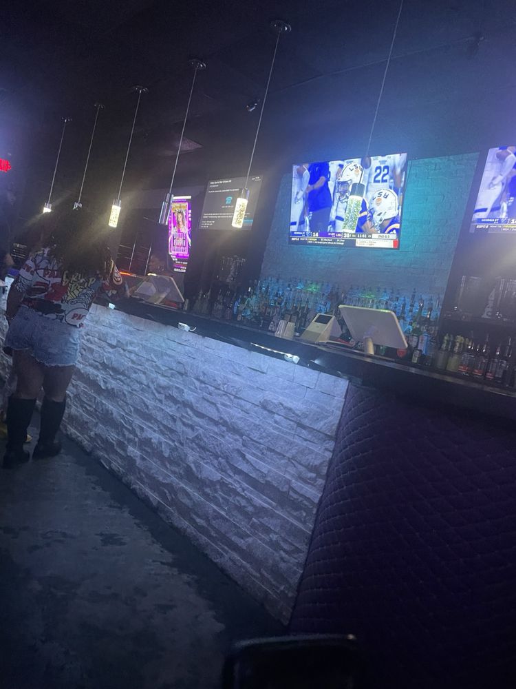 30 SOMETHING BAR & GRILL Updated October 2024 1530 Lapalco Blvd