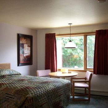 Moriah Motel - Single Queen Room - Hotels Near Me - Sheridan, Montana Moriah Motel - Single Queen Room - Hotels Near Me - Sheridan, Montana