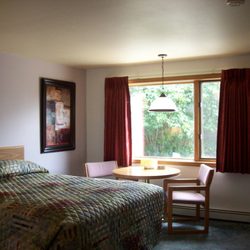 Moriah Motel - Single Queen Room