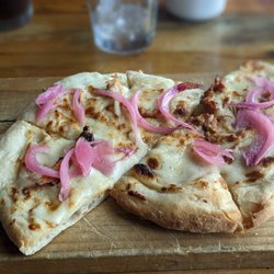 The Eddy Pub - Barbecue chicken flatbread
