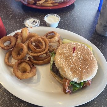 Moo Moo's Burger Barn - Burgers Near Me - Rocklin, California