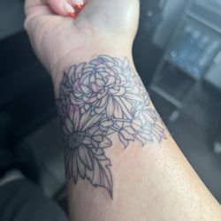 Hot Ink Tattoos & Body Piercing - No color
