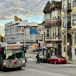MUNI - 6 Hayes-Parnassus - Passing Divisadero going west