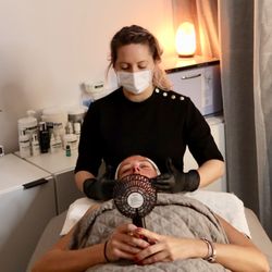 SPA Melissa Allen - Melissa during a treatment.